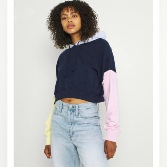 Hollister Co. Color Blocked Cropped Sweatshirt Navy - Picture 2 of 10